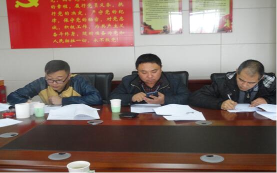 康正发为驾驶员办理入职手续、签署劳动条约。。